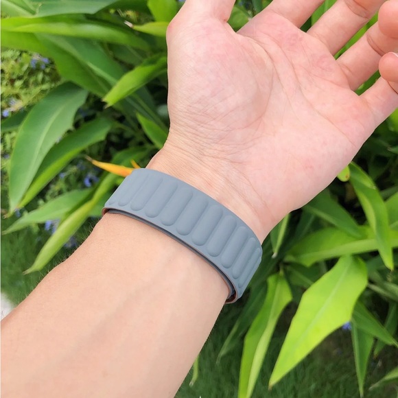 NEW[BAND] Gray Leather Magnetic For Apple Watch - Picture 5 of 6